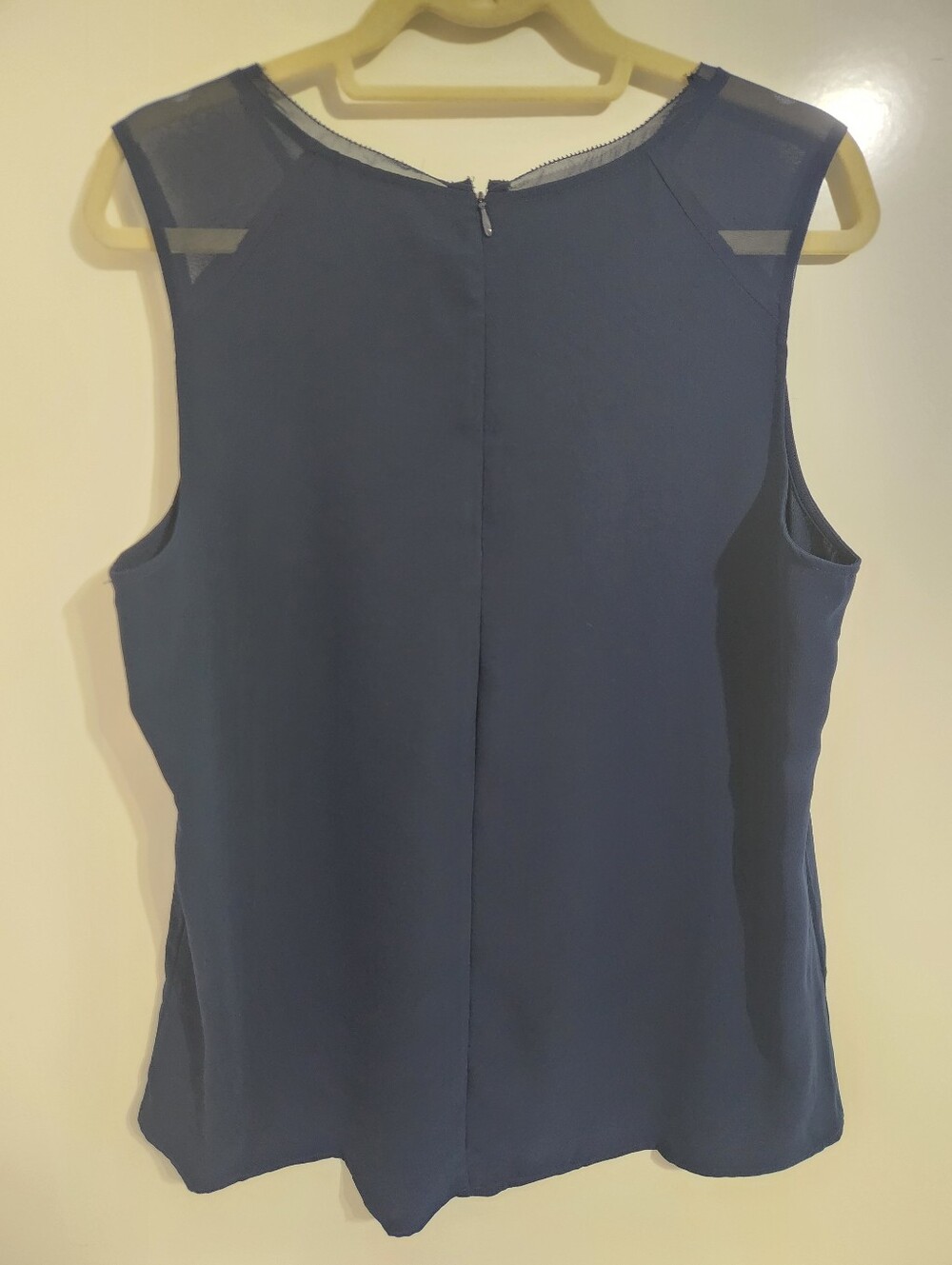 Soft Surroundings Navy Pleated Mesh-Shoulder Shell, Size Large - Picture 4 of 6